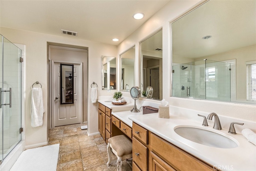 43922 Country Ridge Court Temecula, CA 92592 - Photo 27 of 61 Primary Bath