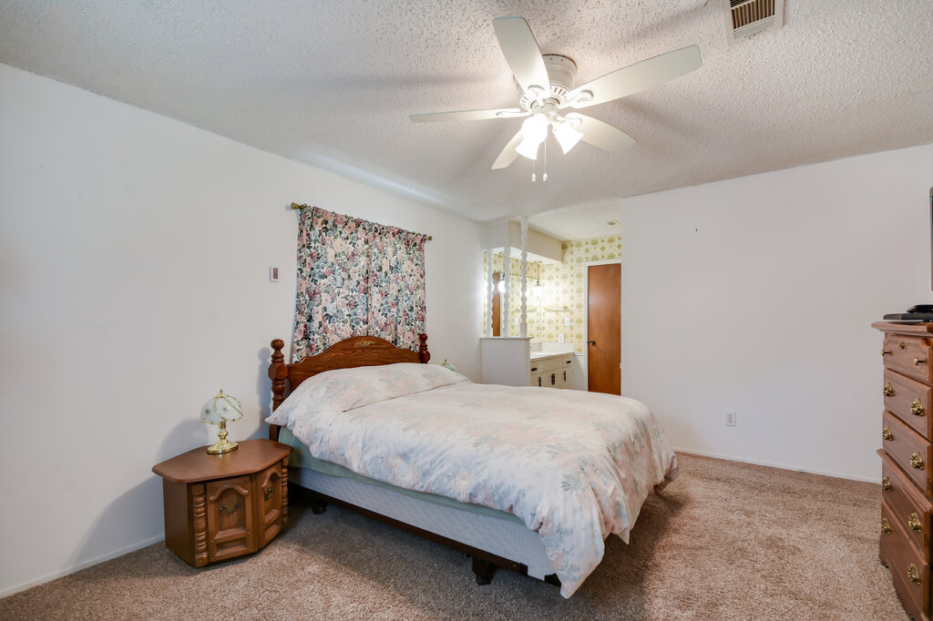 301 Navajo Trail Georgetown, TX 78633 - Photo 29 of 35 Bedroom with light carpet, a ceiling fan, and a textured ceiling