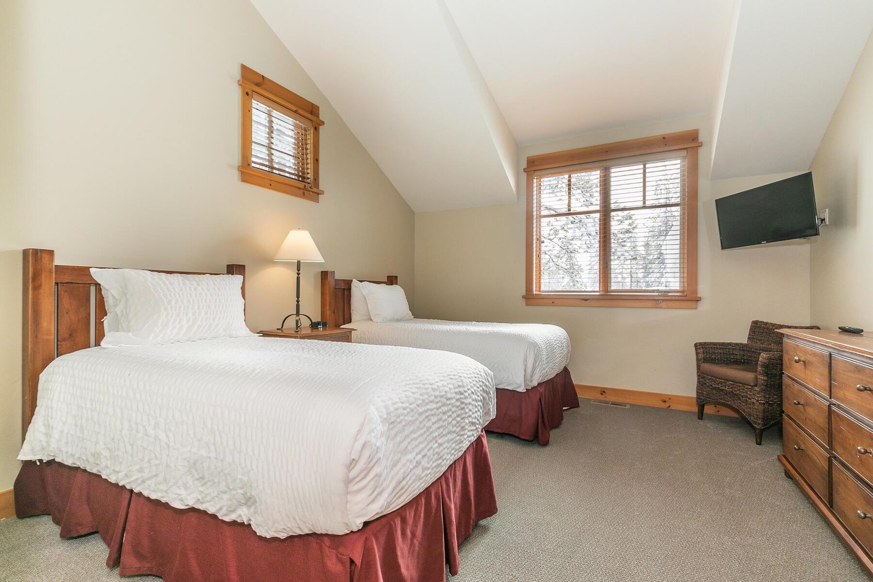 12267 Lookout Loop, Unit F713 Truckee, CA 96161 - Photo 20 of 26 a bedroom with a bed and flat screen tv