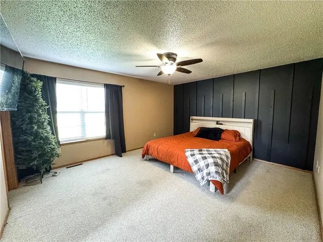 $319,900 | 106 South Elm Street, Blue Eye, MO 65611