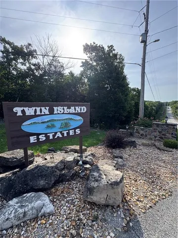 $319,900 | 106 South Elm Street, Blue Eye, MO 65611