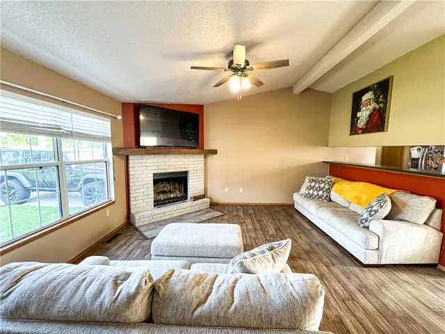 $319,900 | 106 South Elm Street, Blue Eye, MO 65611