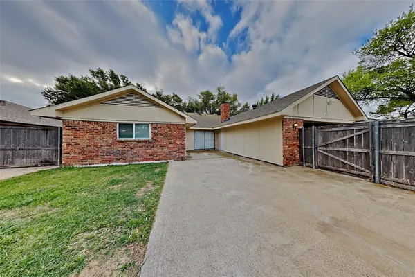 $2,215 | 917 Fair Oaks Drive, Garland, TX 75040