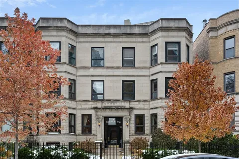 $699,000 | 636 West Grace Street, Unit 1W, Chicago, IL 60613