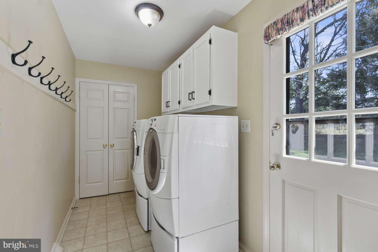 835 Woodbridge Road York, PA 17402 - Photo 11 of 25 Gallery Image 11