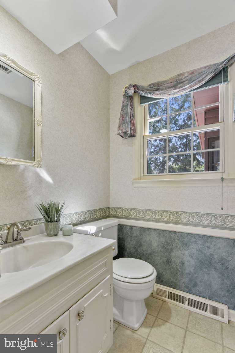 835 Woodbridge Road York, PA 17402 - Photo 12 of 25 Gallery Image 12