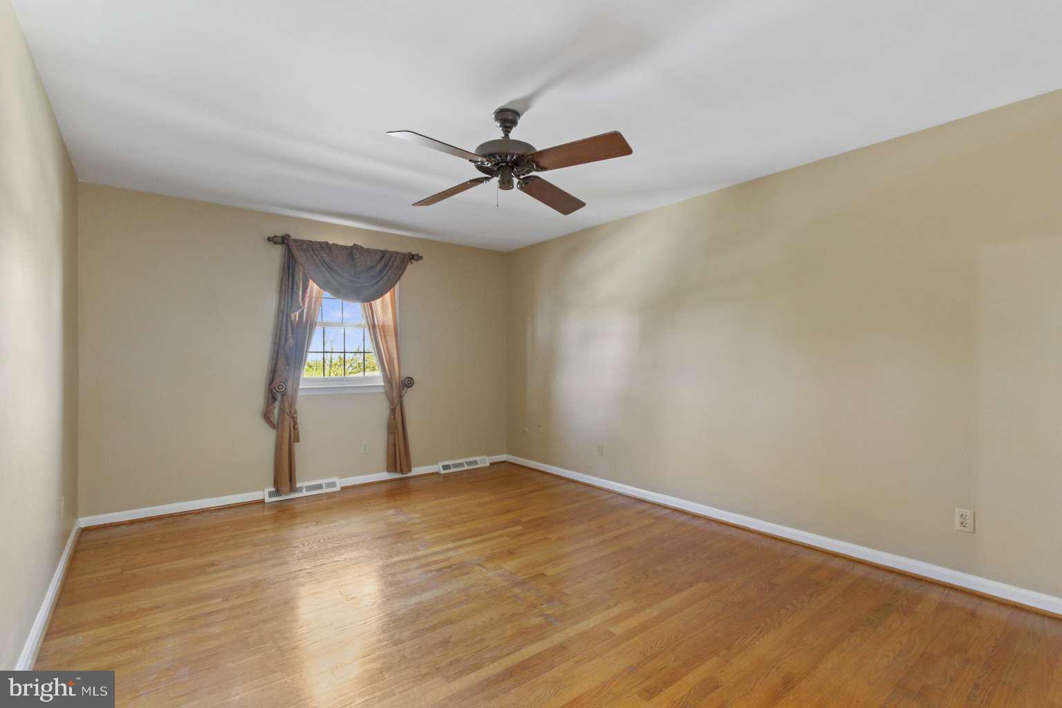 835 Woodbridge Road York, PA 17402 - Photo 14 of 25 Gallery Image 14