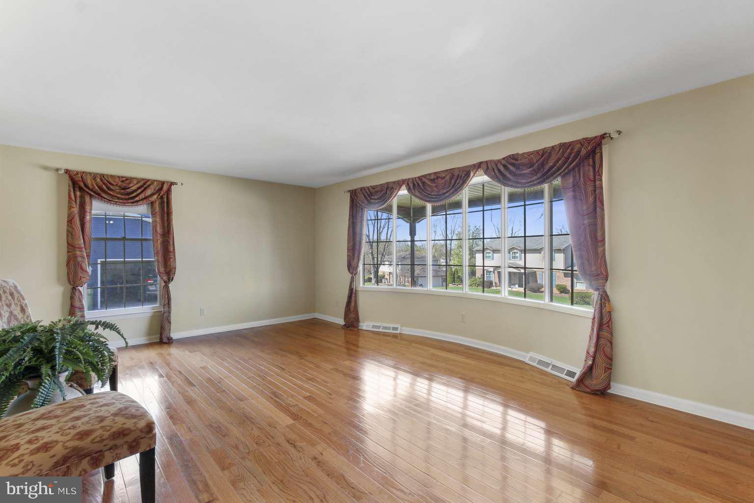 835 Woodbridge Road York, PA 17402 - Photo 3 of 25 Gallery Image 3