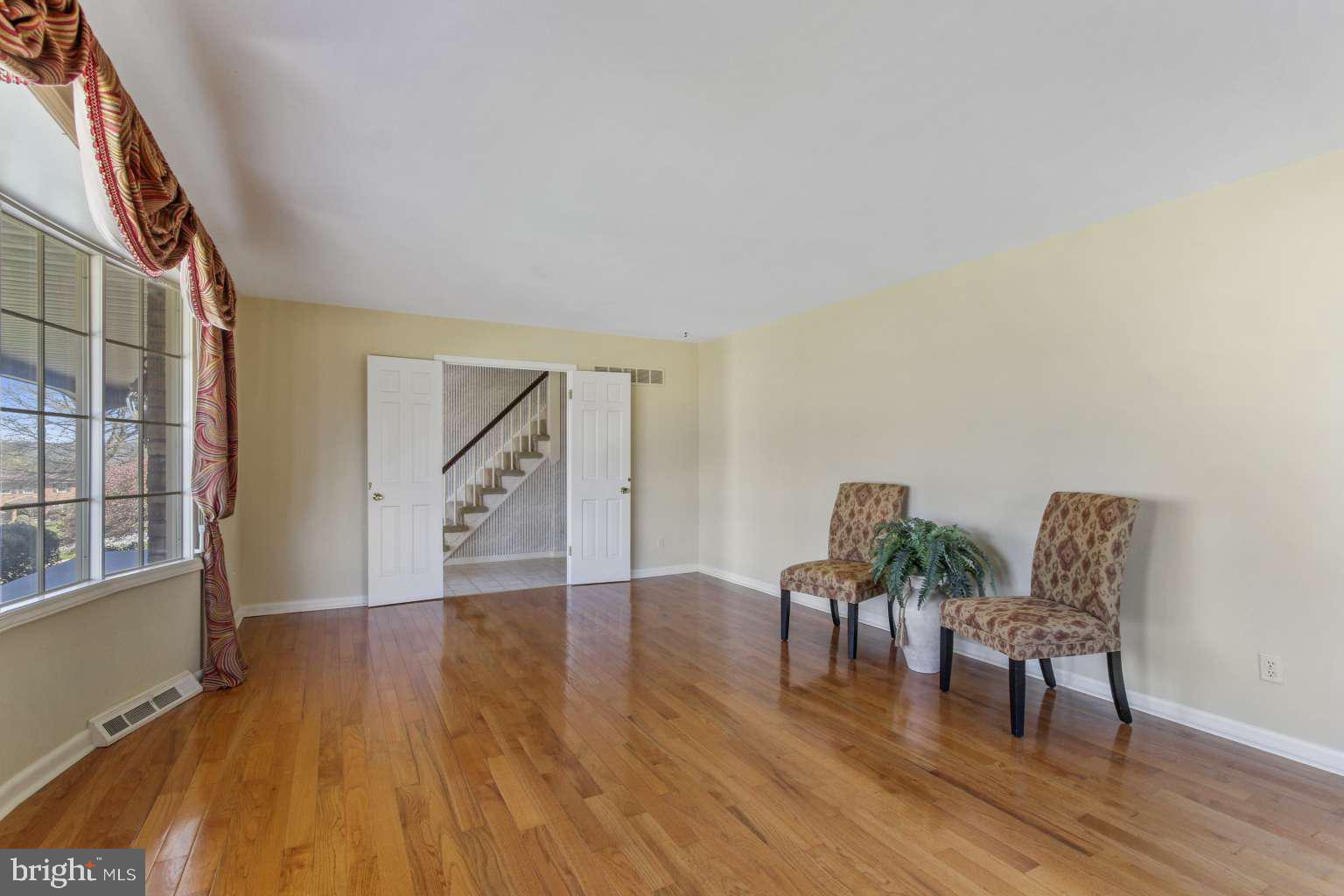 835 Woodbridge Road York, PA 17402 - Photo 4 of 25 Gallery Image 4