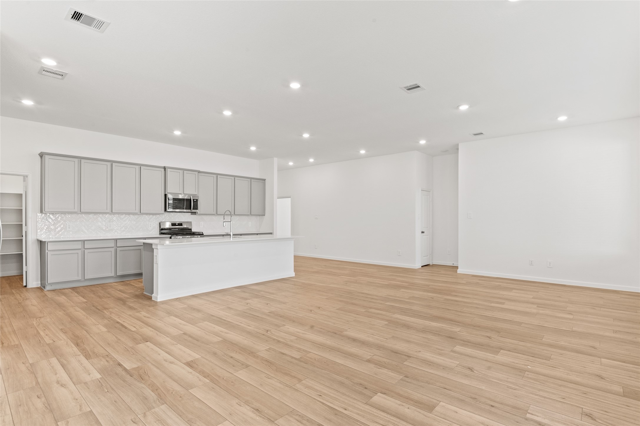 18211 Saffron Sun Street Conroe, TX 77302 - Photo 11 of 28