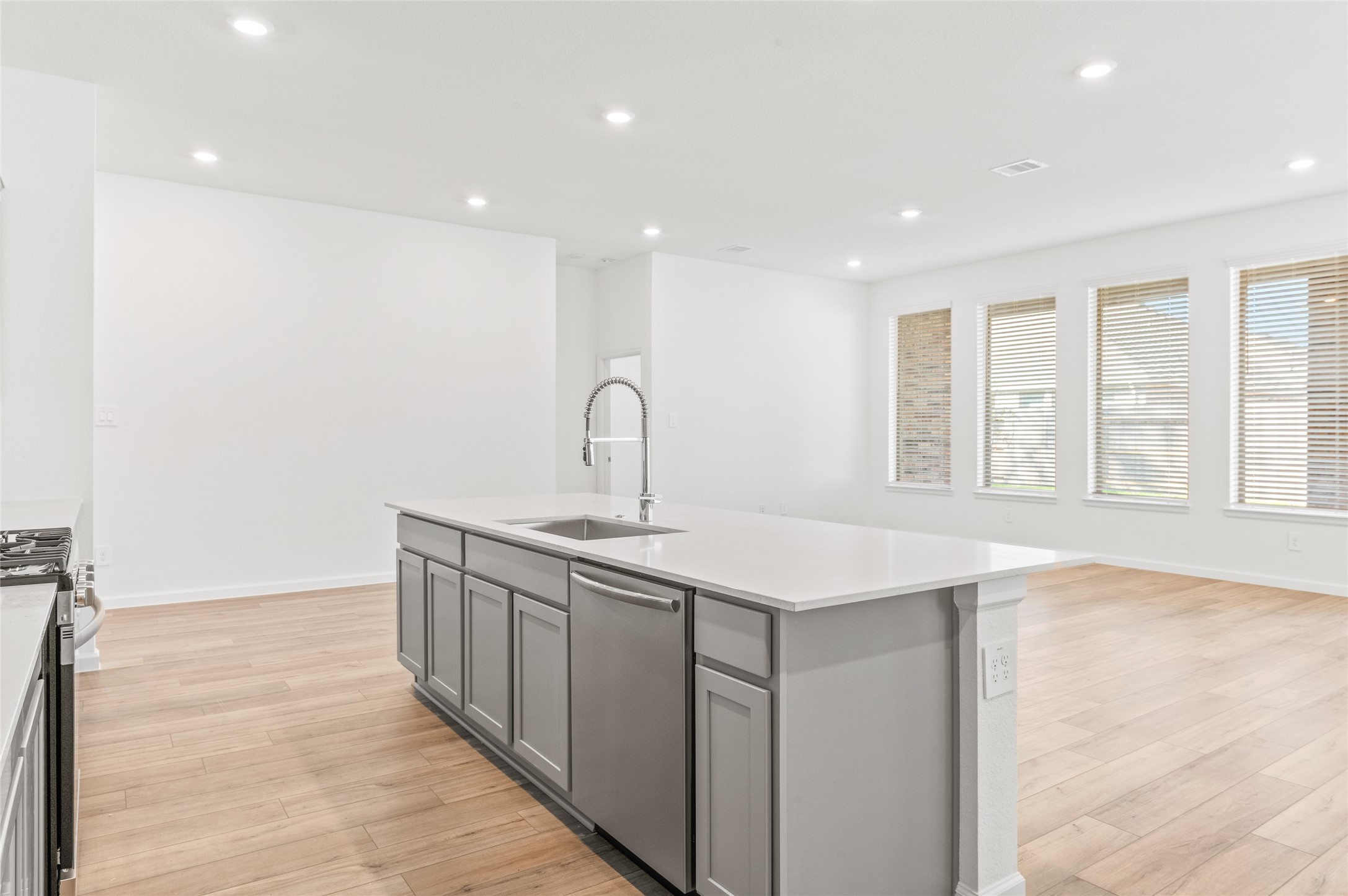 18211 Saffron Sun Street Conroe, TX 77302 - Photo 13 of 28