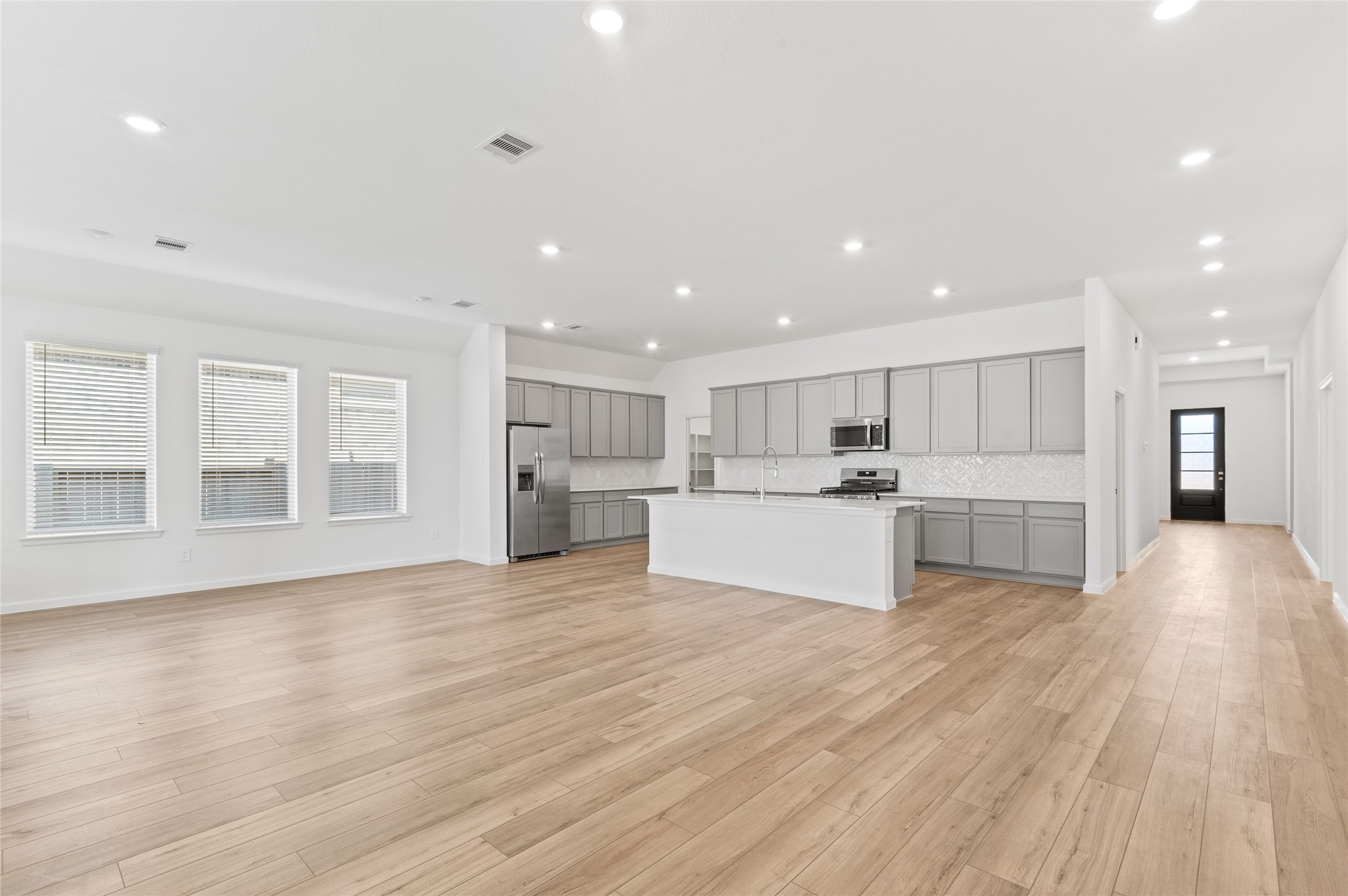 18211 Saffron Sun Street Conroe, TX 77302 - Photo 4 of 28