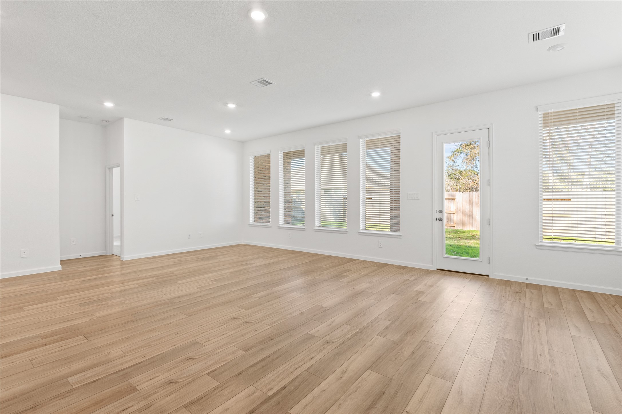 18211 Saffron Sun Street Conroe, TX 77302 - Photo 6 of 28