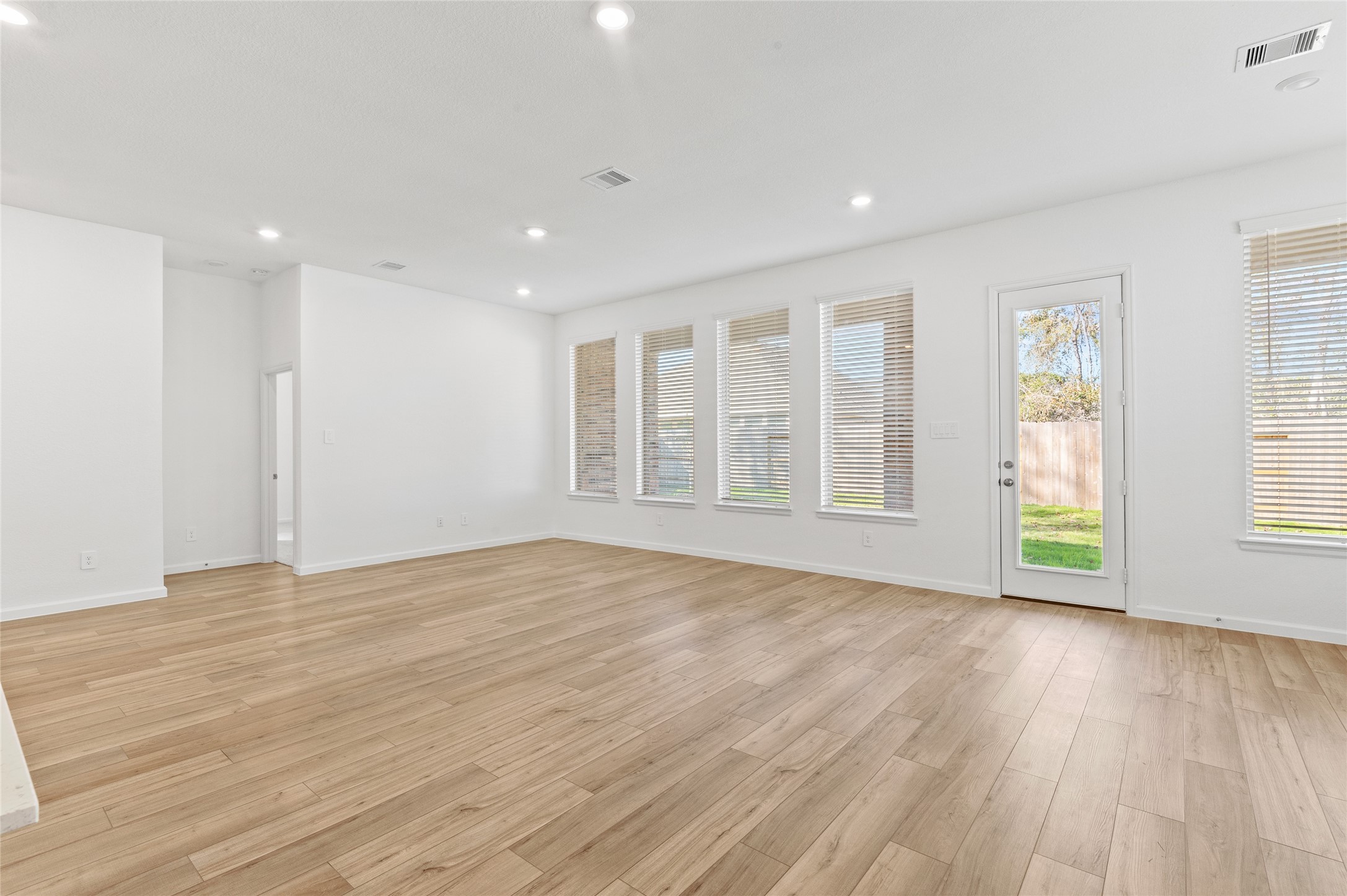 18211 Saffron Sun Street Conroe, TX 77302 - Photo 7 of 28