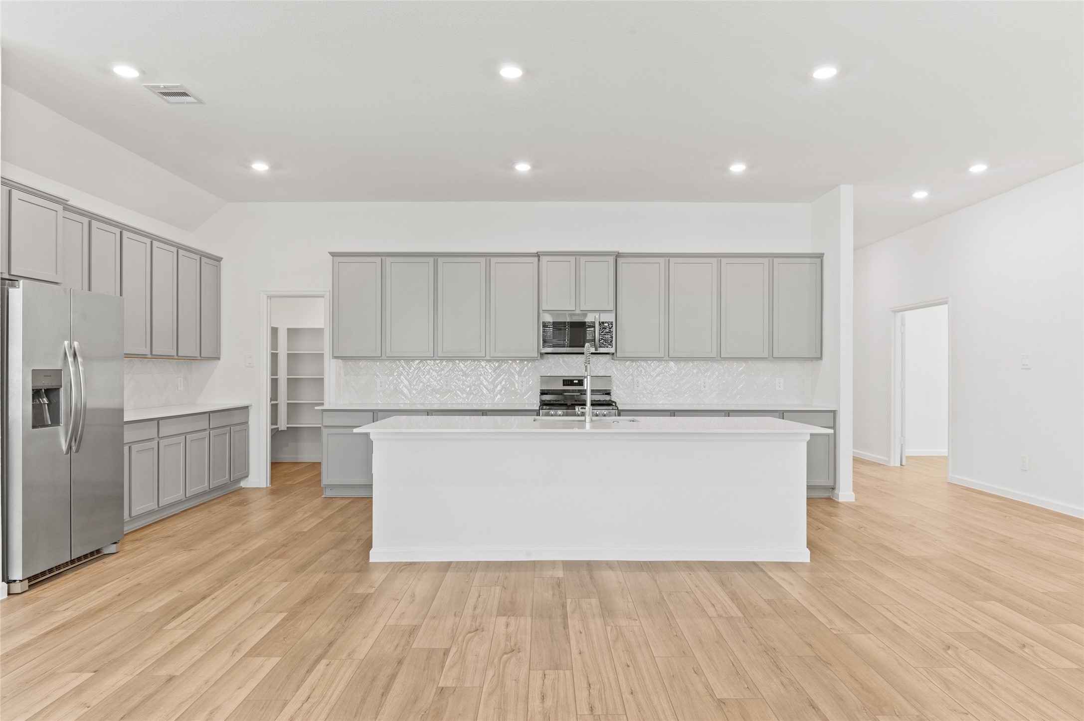 18211 Saffron Sun Street Conroe, TX 77302 - Photo 10 of 28