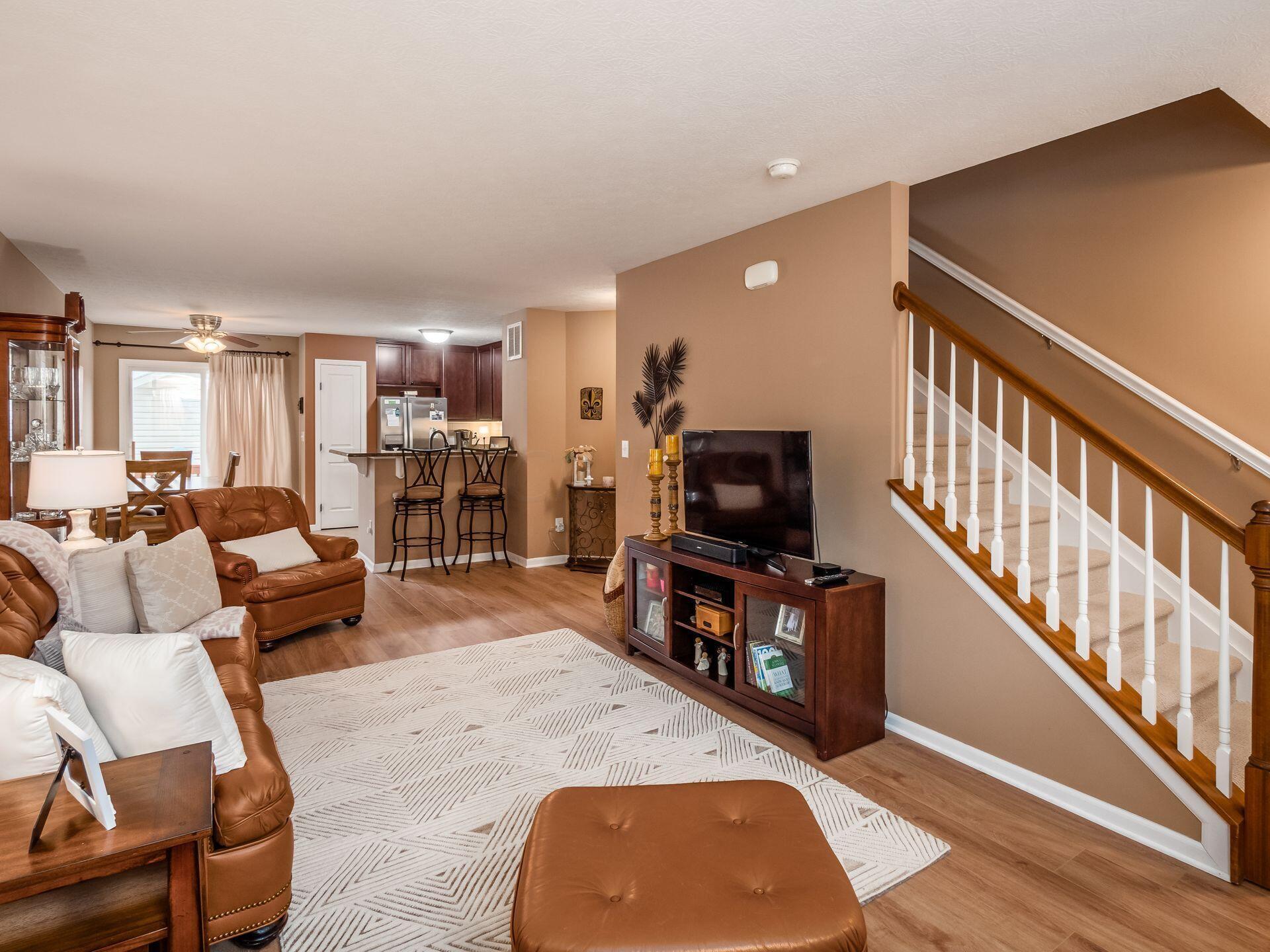 8302 Bruntsfield Road Columbus, OH 43235 - Photo 5 of 40 family room - main floor