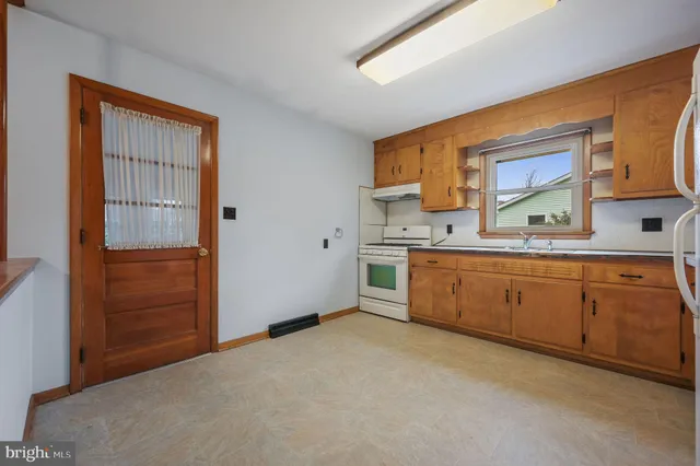 $300,000 | 711 Evergreen Lane, Milford, DE 19963