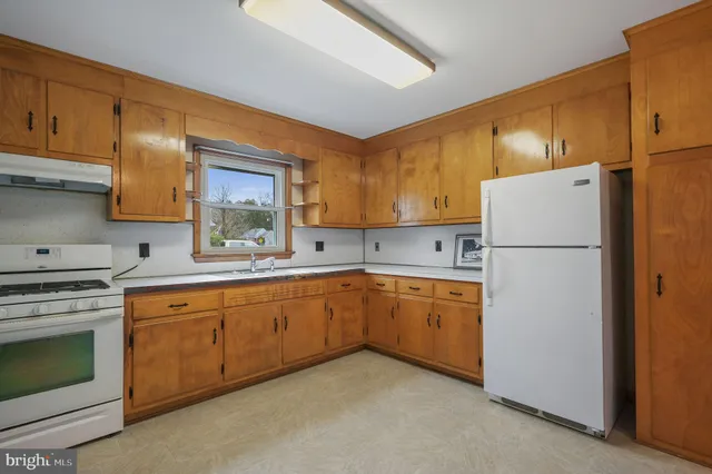 $300,000 | 711 Evergreen Lane, Milford, DE 19963