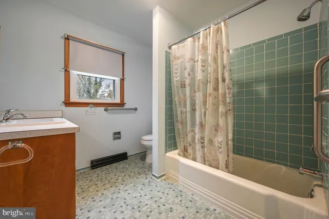 $300,000 | 711 Evergreen Lane, Milford, DE 19963