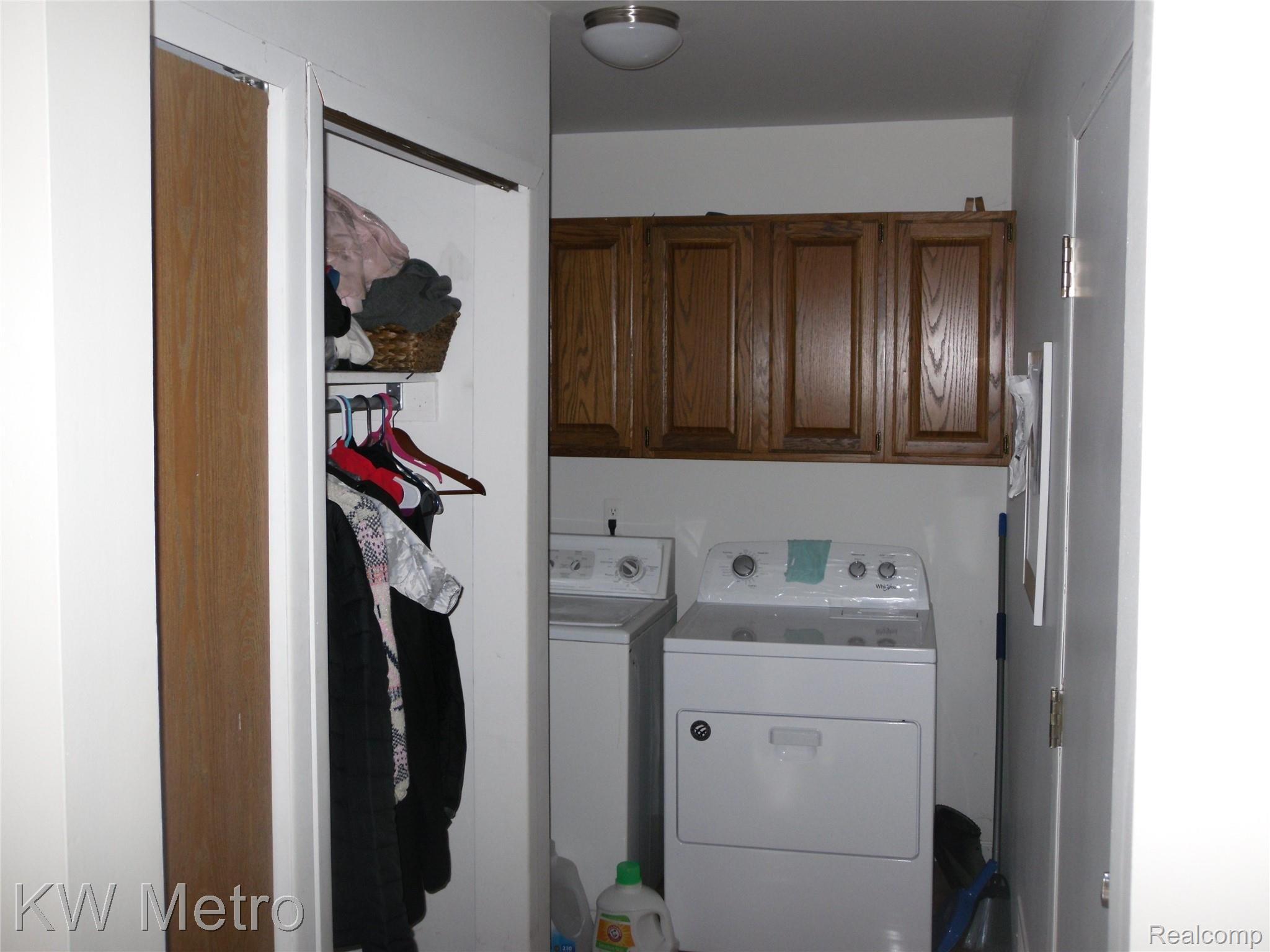 2014 Oak Leaf Court North Rochester, MI 48309 - Photo 28 of 33 SDC14022.JPG