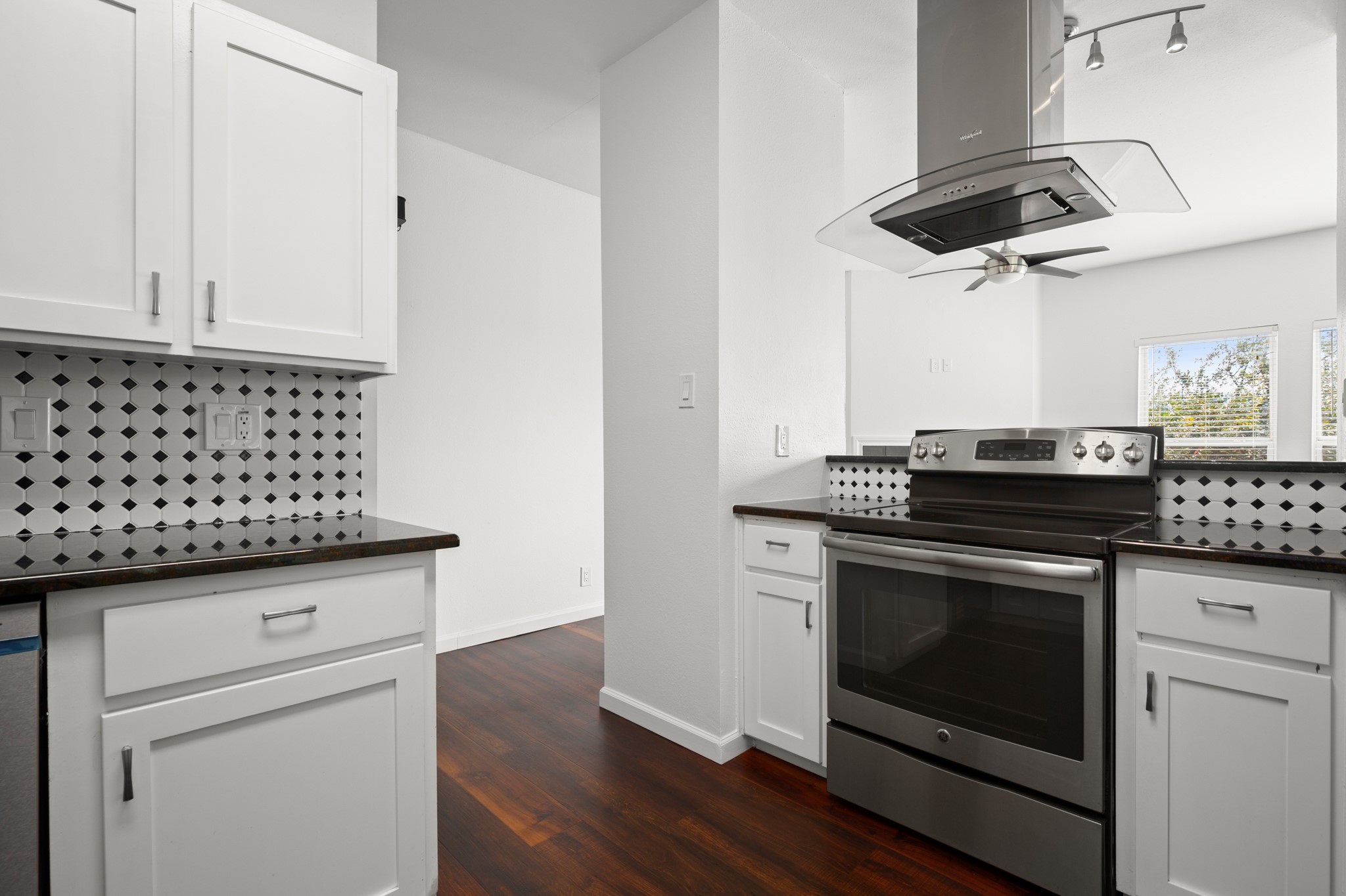 2414 Longview Street, Unit 307 Austin, TX 78705 - Photo 6 of 21