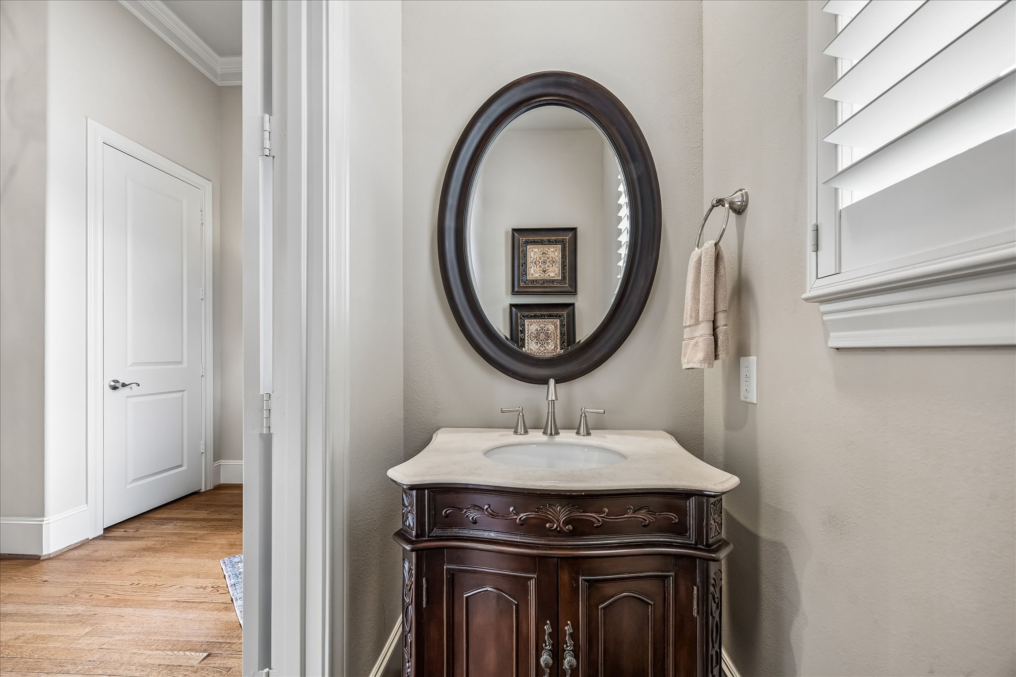 907 Queen Annes Road Houston, TX 77024 - Photo 23 of 31 Elegant downstairs powder bath featuring a decorative vanity, classic finishes, and a refined designer feel — thoughtfully positioned for guests and everyday convenience.