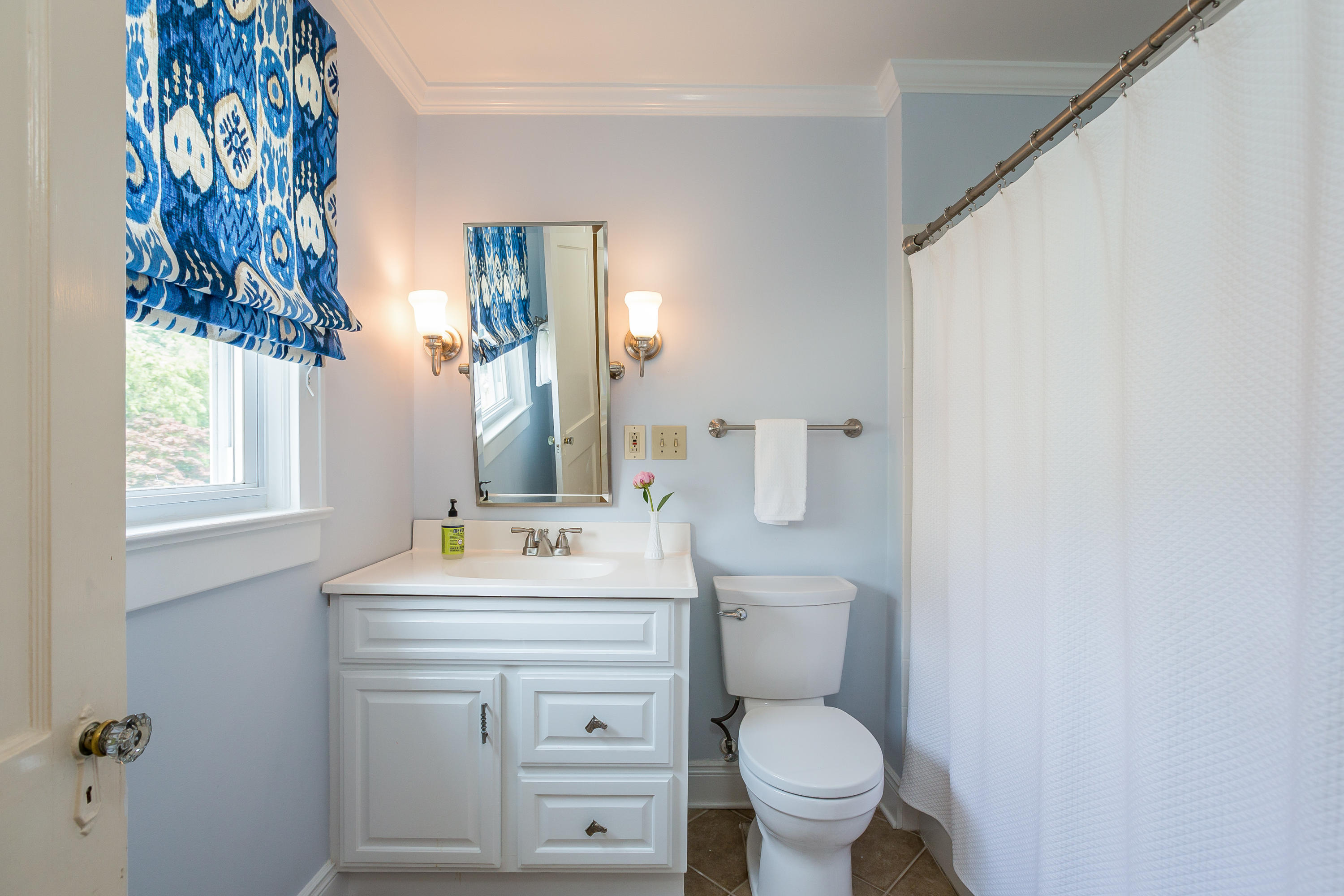 7 Garden City Road Darien, CT 06820 - Photo 28 of 41 029-Hall_Bathroom-5916025-large