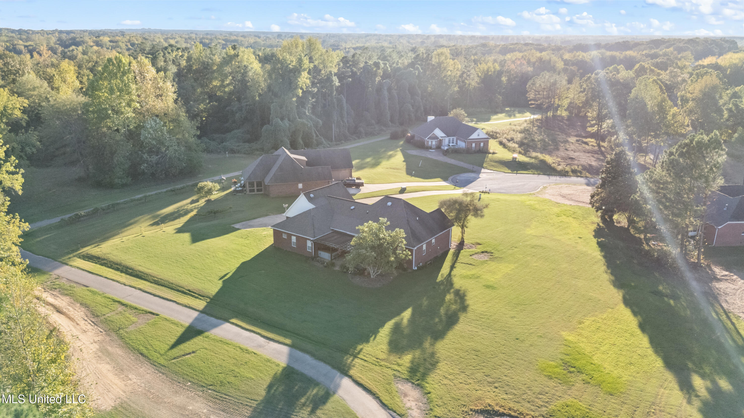 41 Armour Cove Holly Springs, MS 38635 - Photo 10 of 34 DJI_20251009172916_0087_D