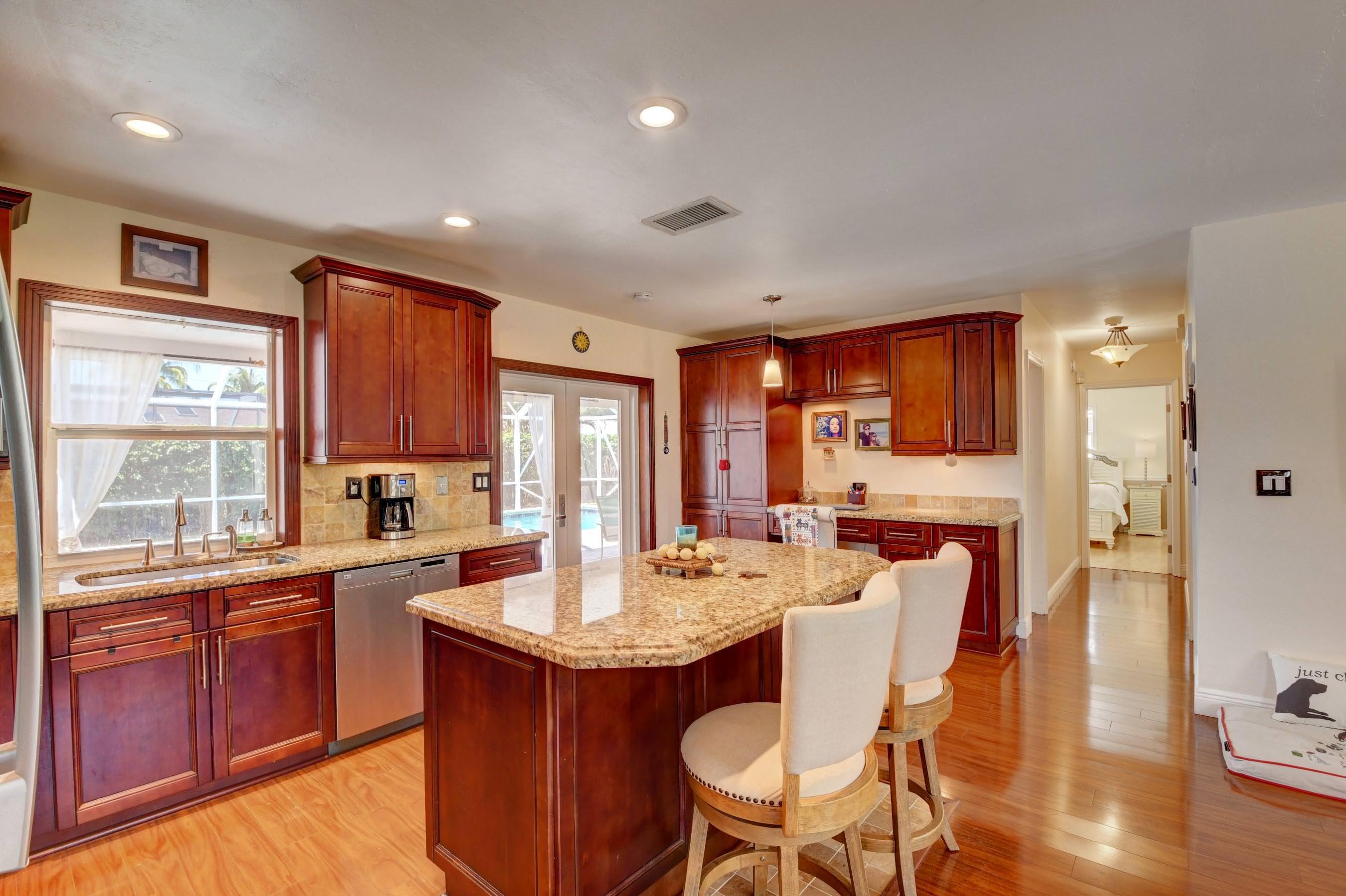 109 Seminole Lane Boca Raton, FL 33487 - Photo 4 of 43 DSC_10001 (590)_1)_2)_3)_4)