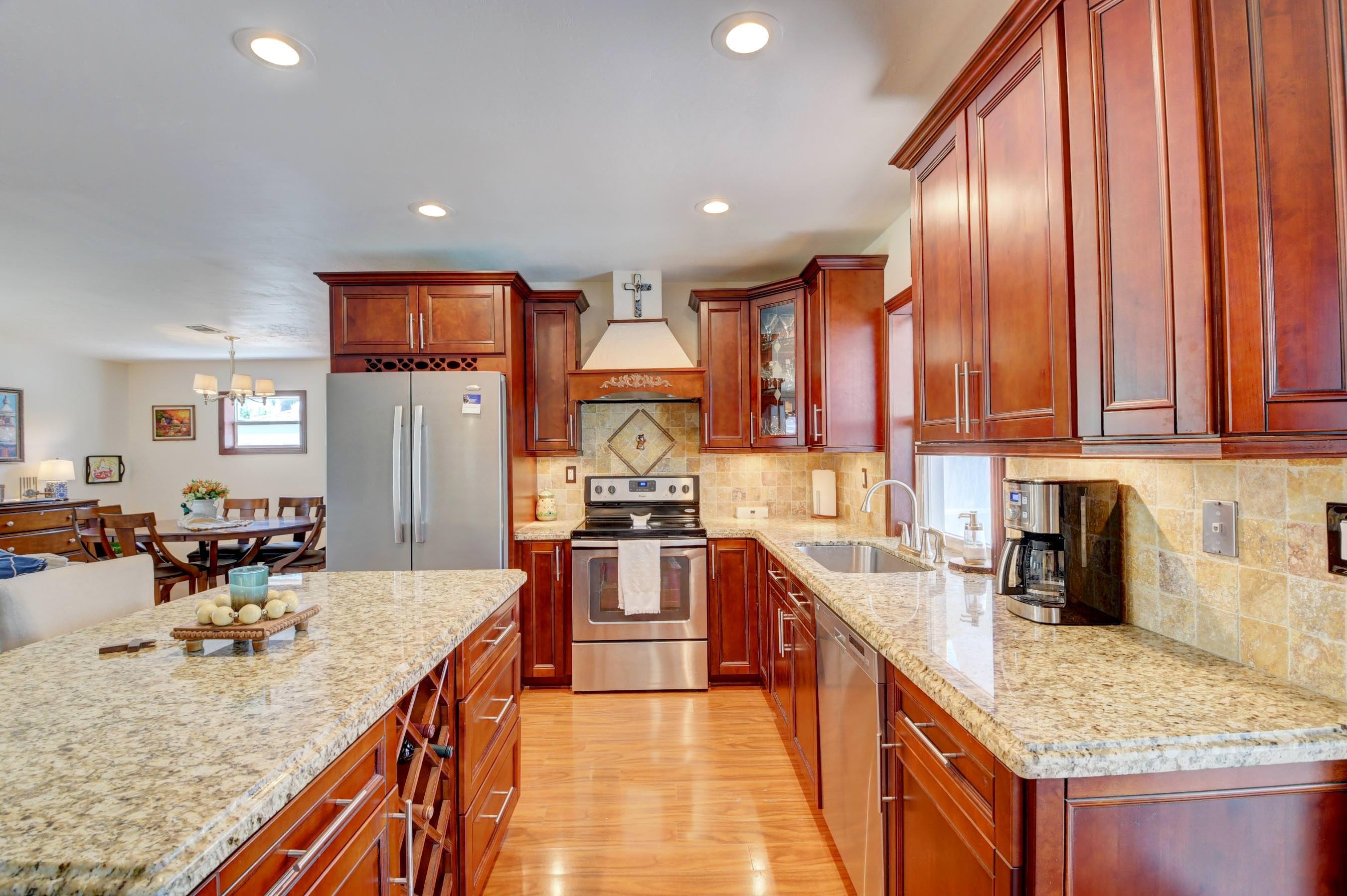 109 Seminole Lane Boca Raton, FL 33487 - Photo 7 of 43 DSC_10001 (605)_6)_7)_8)_9)