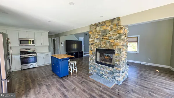 $499,900 | 6262 Thoman Drive, Spring Grove, PA 17362