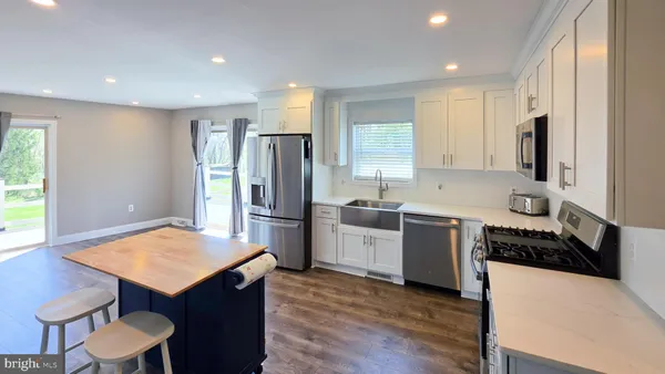 $499,900 | 6262 Thoman Drive, Spring Grove, PA 17362