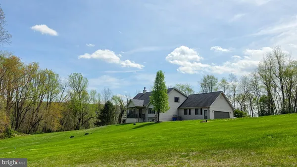 $499,900 | 6262 Thoman Drive, Spring Grove, PA 17362