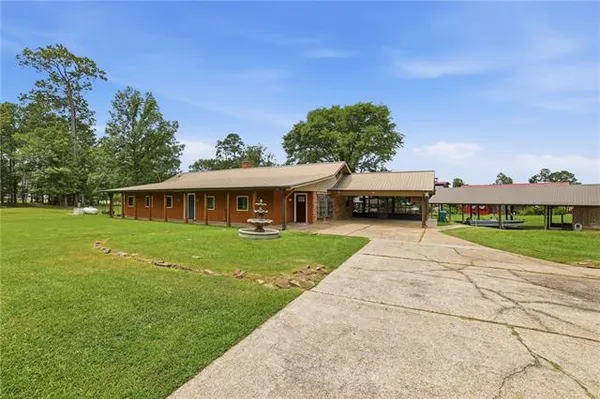 $649,900 | 32557 Ponchartrain Drive, Springfield, LA 70462