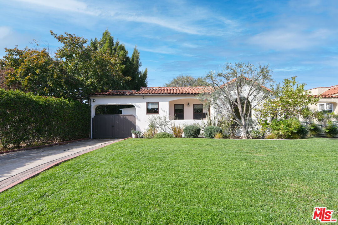1657 South Point View Street Los Angeles, CA 90035 - Photo 3 of 50 a house view with a garden space