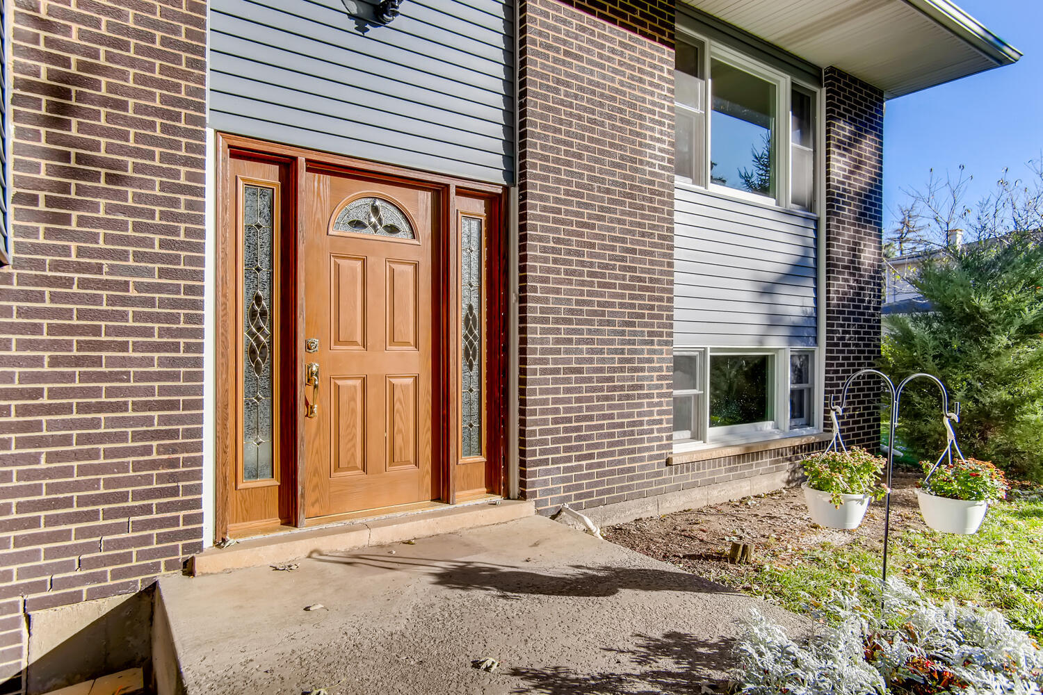 1611 Roslyn Road Roselle, IL 60172 - Photo 2 of 30