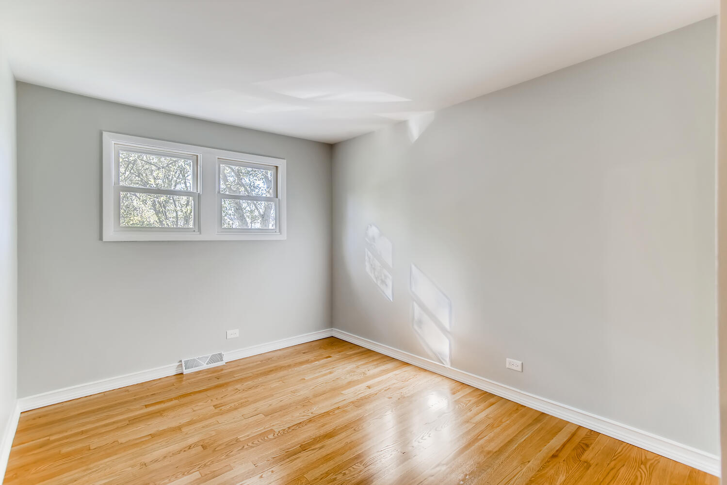 1611 Roslyn Road Roselle, IL 60172 - Photo 18 of 30