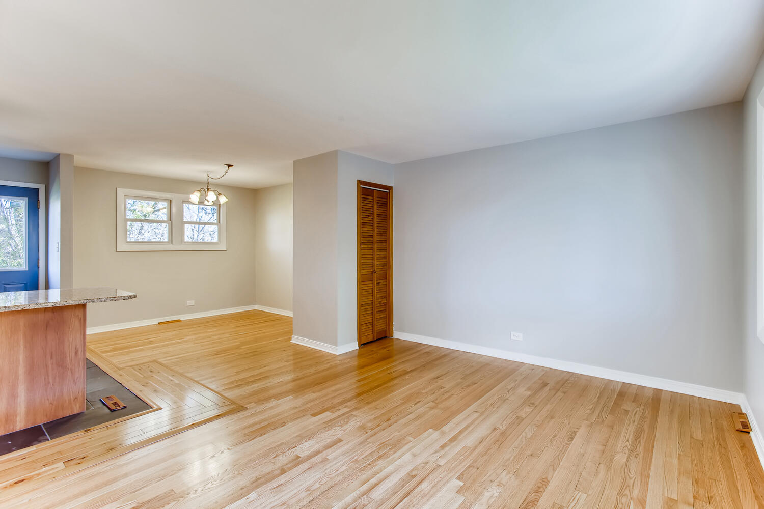 1611 Roslyn Road Roselle, IL 60172 - Photo 5 of 30
