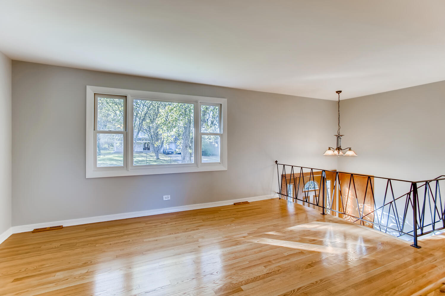 1611 Roslyn Road Roselle, IL 60172 - Photo 7 of 30