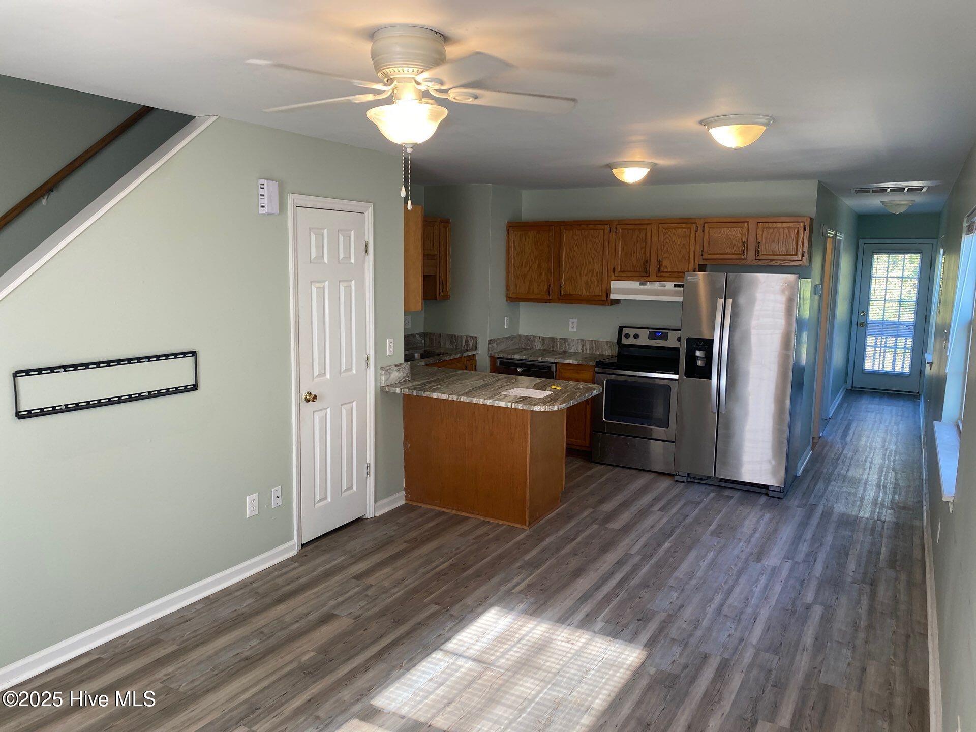 2007 River Drive, Unit B Greenville, NC 27858 - Photo 3 of 13 living3