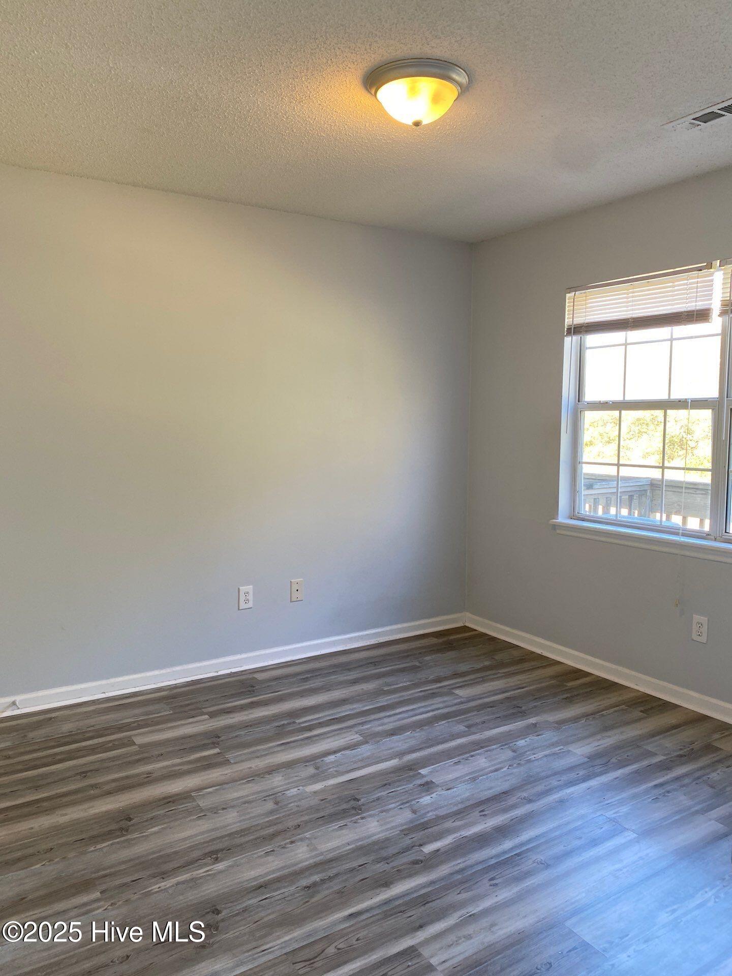 2007 River Drive, Unit B Greenville, NC 27858 - Photo 5 of 13 bed1