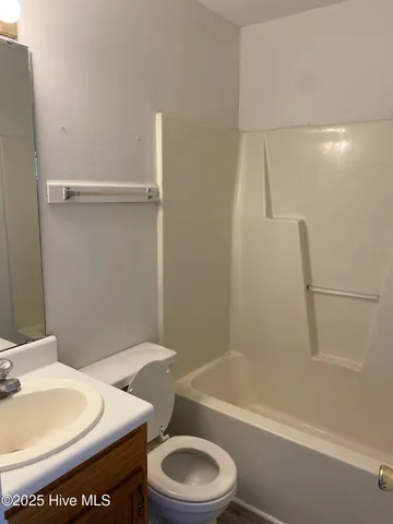 $1,400 | 2007 River Drive, Unit B, Greenville, NC 27858