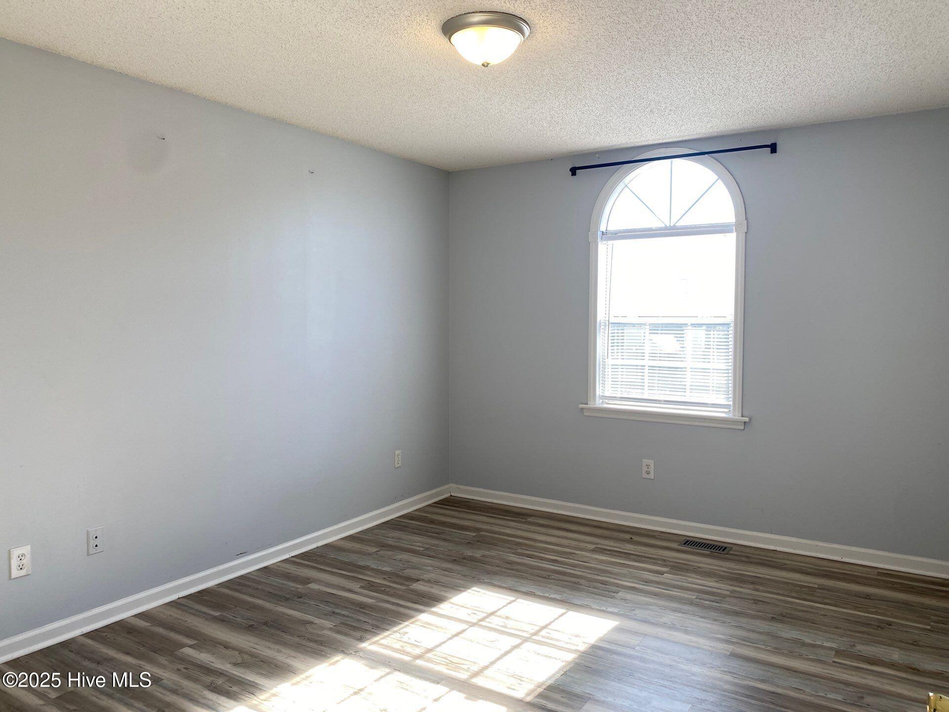 2007 River Drive, Unit B Greenville, NC 27858 - Photo 7 of 13 bed2