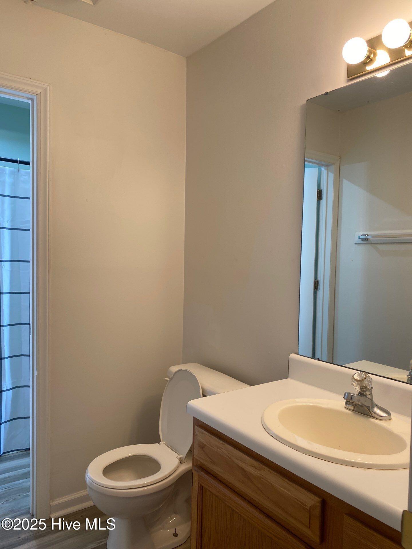 2007 River Drive, Unit B Greenville, NC 27858 - Photo 9 of 13 bath3