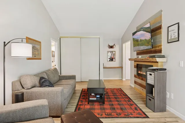 $133,500 | 4430 Cedar Lake Road, Unit 6, St. Louis Park, MN 55416