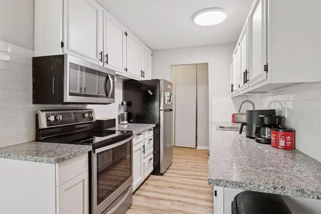 $133,500 | 4430 Cedar Lake Road, Unit 6, St. Louis Park, MN 55416