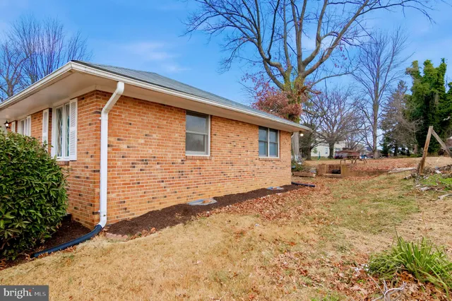 $730,000 | 3723 Munson Road, Falls Church, VA 22041