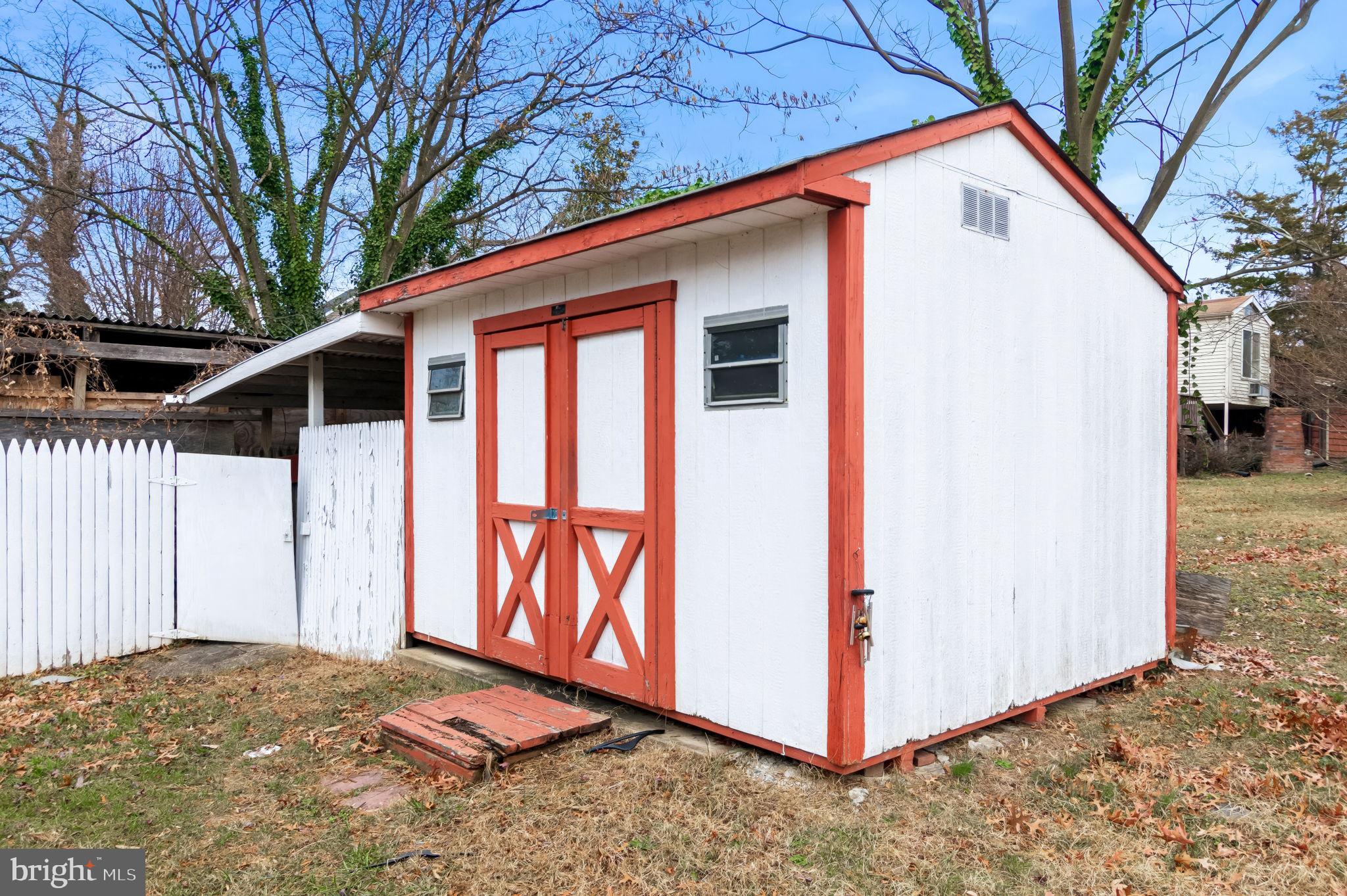 3723 Munson Road Falls Church, VA 22041 - Photo 19 of 30 a backyard of a house