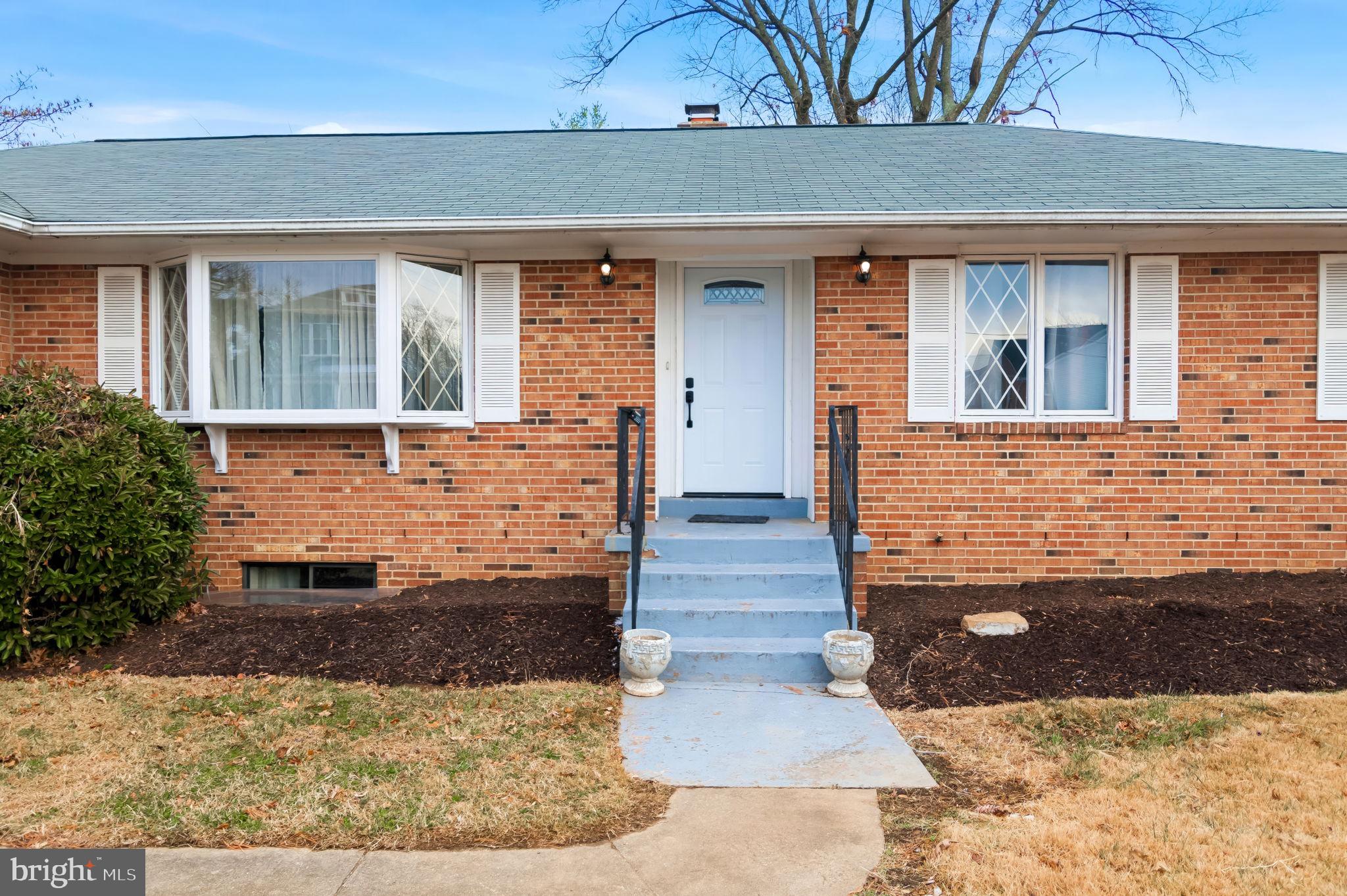 3723 Munson Road Falls Church, VA 22041 - Photo 5 of 30 front view of a house