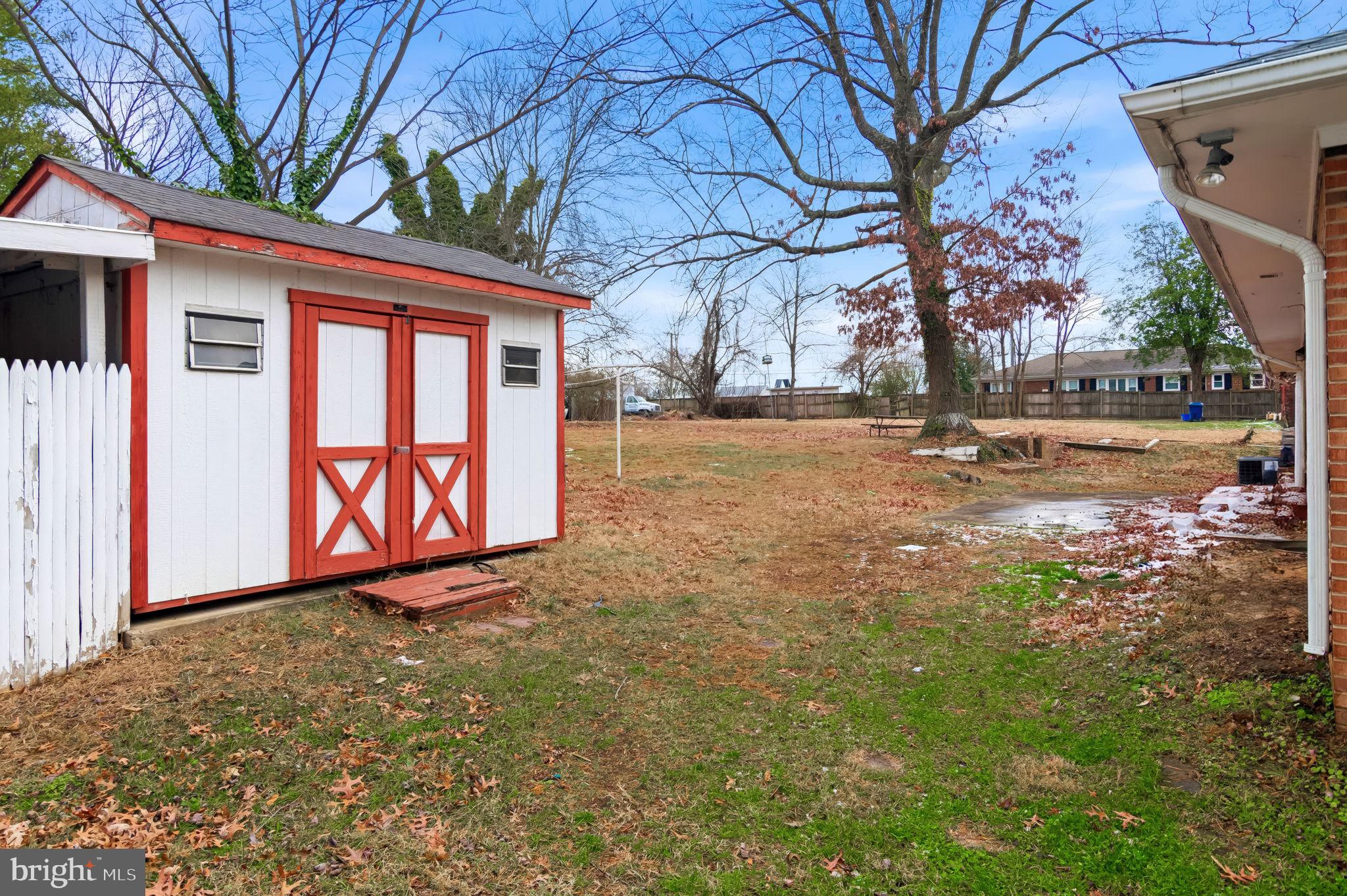 3723 Munson Road Falls Church, VA 22041 - Photo 8 of 30 a backyard of a house with lots of green space